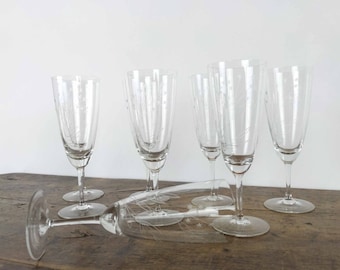 8 French Champagne Glasses, Retro 1950s Champagne Coupe, Vintage Cocktail Glasses, Vintage French Home Bar Barware, Party Table Glassware