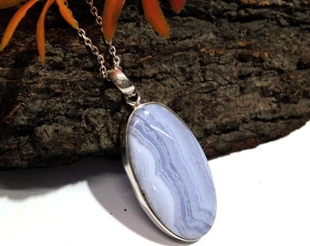 Naszyjnik z wisiorkiem z niebieskiego agatu koronkowego: srebro próby 925, ręcznie robiony owalny kamień