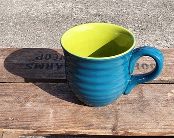 Tee und Kaffeebecher petrol / hellgrün