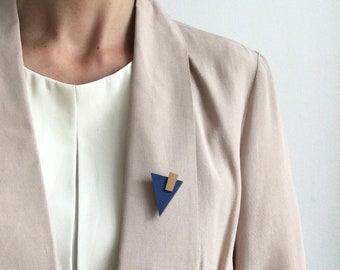 Blue and light brown abstract geometric brooch, minimalist triangle lapel pin, modern unisex collar pin for architects, artsy blue shawl pin