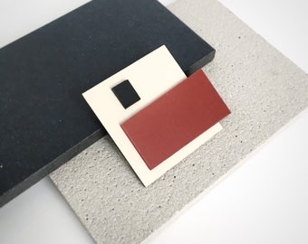 Spilla rossa bianca ispirata a Mondrian, spilla scialle geometrica astratta, spilla in stile bauhaus bianco nero e rosso per architetti, spilla moderna rossa