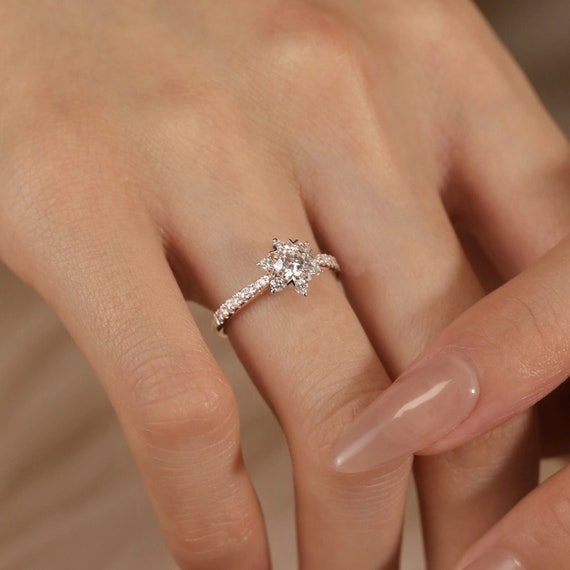 SUN FLOWER RING Modern White Moissanite Gemstone Floral Thin Band