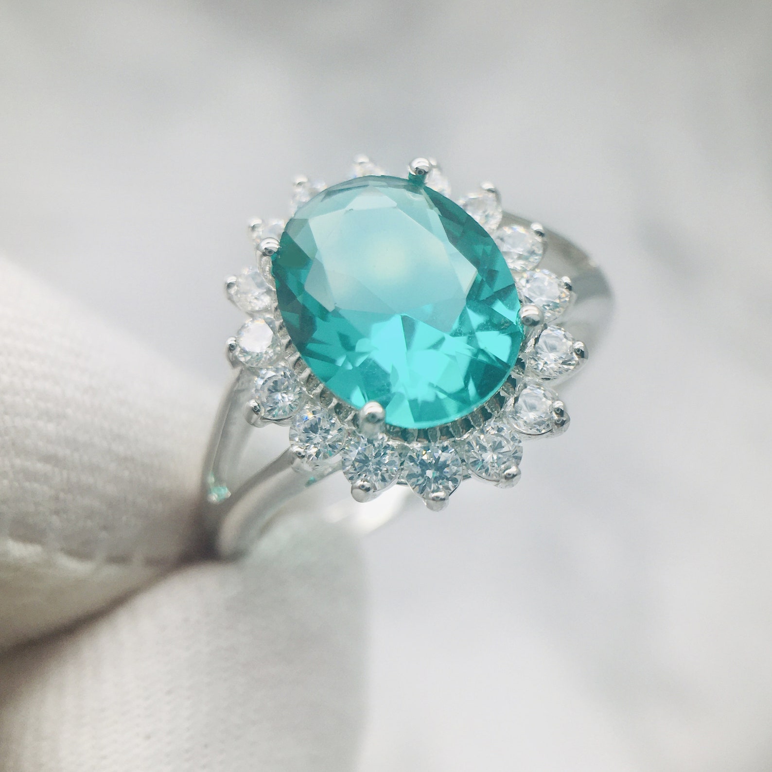 Mint green ring / solid white gold mint gren gemstone ring / Etsy