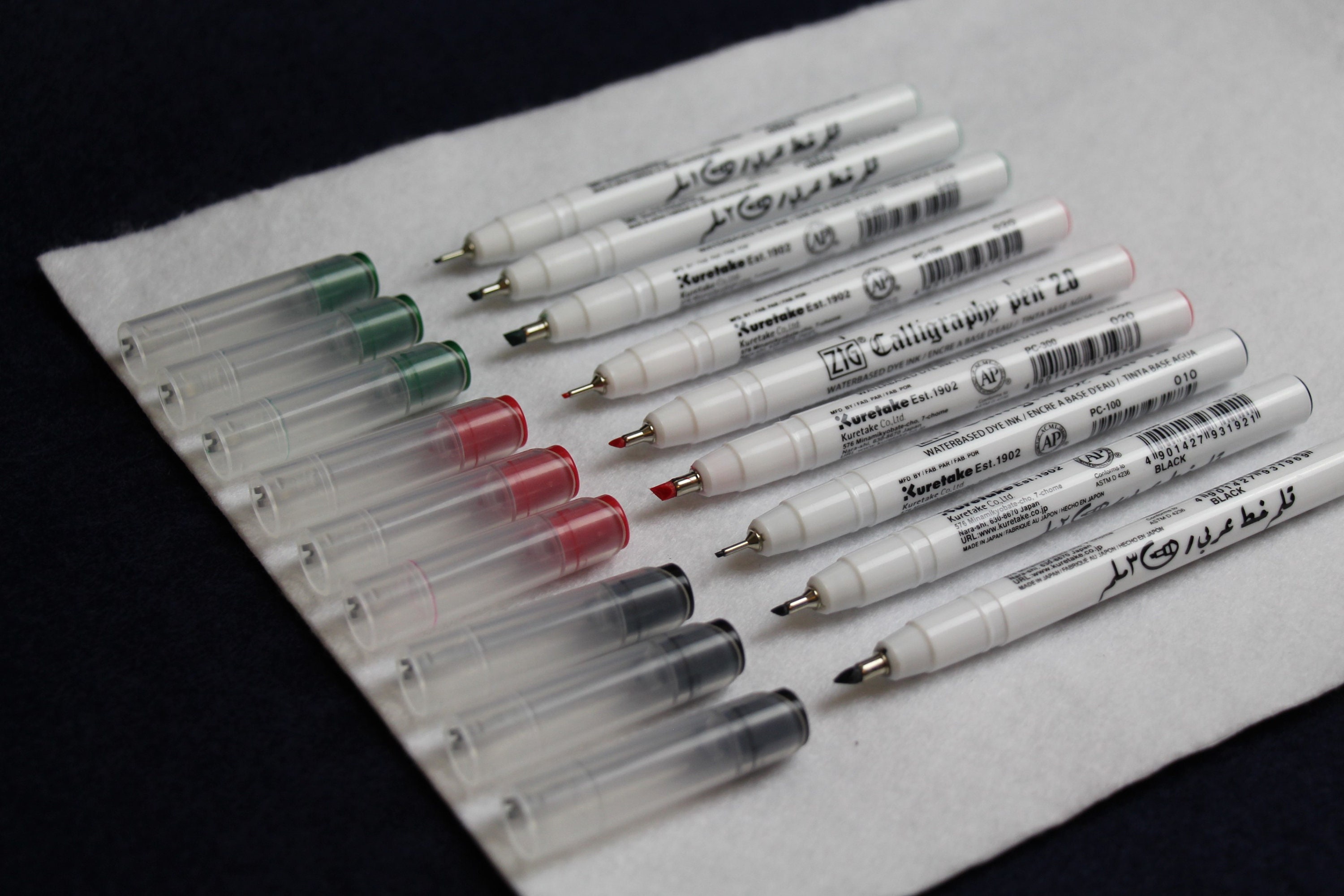 Kuretake ZIG Calligraphy Pen With Chiselled Oblique Nib Black