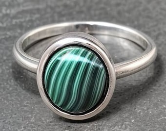 Anillo de malaquita verde, plata de ley, anillo de piedra verde redondo, joyería de piedra de nacimiento de piedra preciosa de malaquita