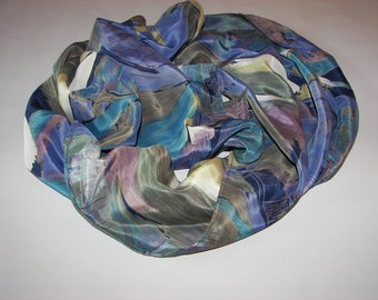 Silk scarf (26) printed 45 x 140 cm with pattern in shades of blue, khaki, off-white, dark lilac, beige