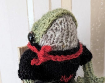 Frosch, Frog, gestrickter Frosch mit Pullover, Tasche und Herz, Handarbeit, Froggy, TikTok