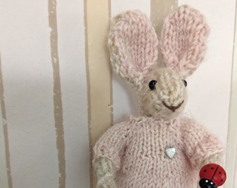 HASE, Häschen, gestrickt, Claire Garland, Handarbeit