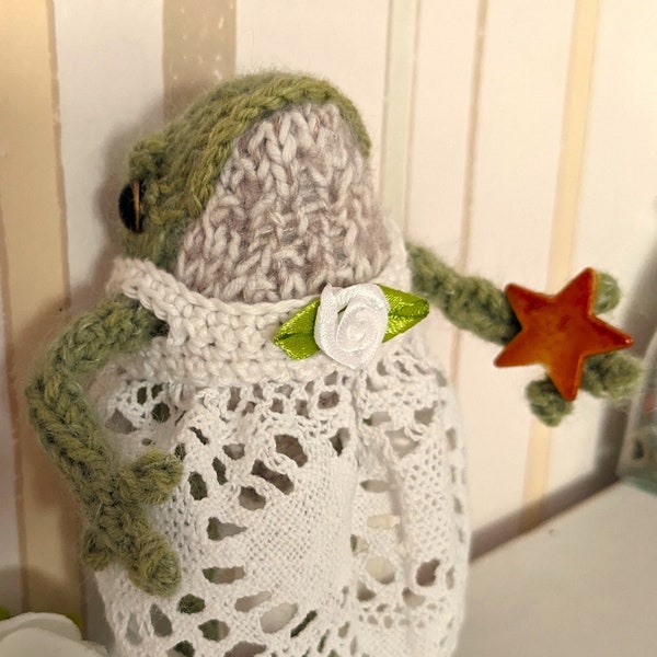 Frosch, Frog, gestrickter Frosch mit Spitzenrock, Handarbeit, TikTok,Froggy, Handarbeit, Stern,,