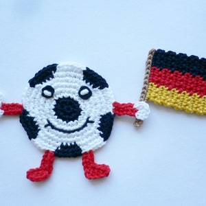 Fußball-Maskottchen Häkelapplikation, gehäkelt, Applikation, Aufnäher, Crochet-Application Bild 1