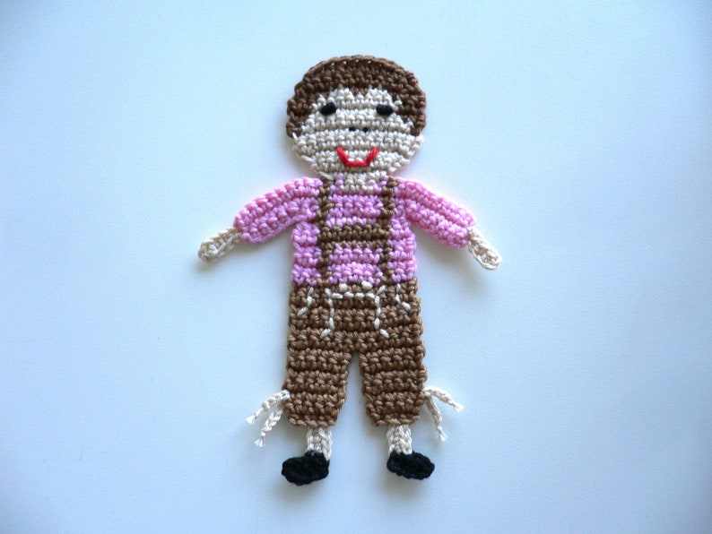 Junge in Tracht Häkelapplikation, gehäkelt, Aufnäher, Applikation, Accessoires, Crochet-Application Bild 1