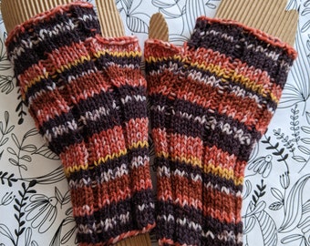 Fingerless gloves - wrist warmers with a ribbed pattern