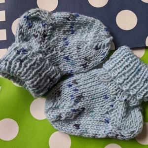 Calcetines de bebé - calcetines para recién nacidos con lunares azul claro