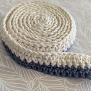 Crocheted snail band &quot;Romy&quot; for small hands