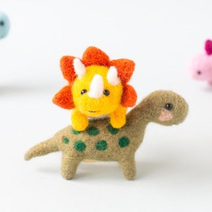 Needle felted dinosaur - miniature Dinosaur toy - Cute dinosaur - Mini Felt Dino - Plush Dinosaur - felt triceratops toy