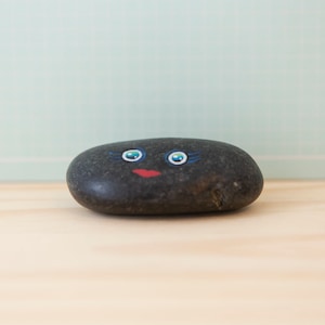 Small Emotional Pebble Buddy - Kawaii Cute Face - Rock Friendly - Unique Pet Gift