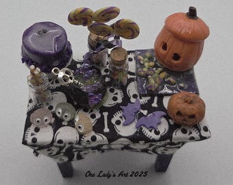Skull Treat Table (purple)