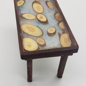 Mesa de Resina Miniatura (Azul Claro e Branco)