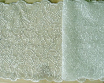1 m lace bristle 21 cm in delicate venice green 5,00 Euro per meter