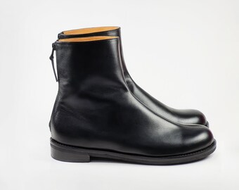 black flat shoe boots