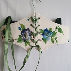 Ceinture corset faite main personnalisée avec fleurs pour tout événement ou tous les jours, séance photo, cadeau pour elle. Édition limitée. image 4
