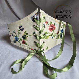 Nature corset belt with floral, Versatile underbust corset, Elegant fairytale corset ecru Design for Wedding, Cosplay & More, Gift for her.