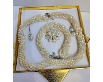 VTG NIB Faux Pearl Torsade Necklace Bracelet Ring Earrings 4-Piece Bridal Set