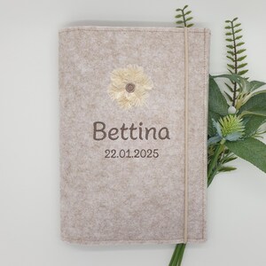 Personalisierte U-Heft Hülle Filz mit Blumenmotiv Name und Datum, Gesundheitsheft Hülle Schweiz, Baby Geburt Geschenk