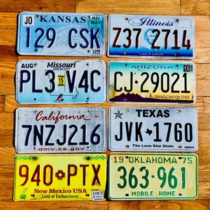 Conjunto de placas da Rota 66 em condições artesanais