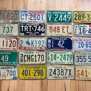 Pacote com 20 placas de veículos vintage de (1979 ou anterior)