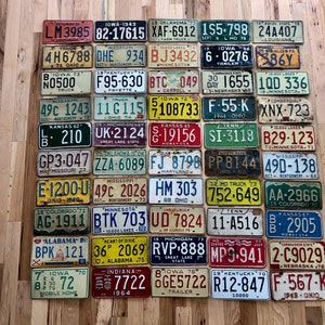 Lote vintage com 50 placas de veículos - todas de 1979 e anteriores