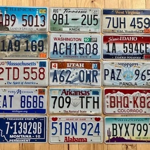 Conjunto para presente com 15 placas de veículos artesanais/usadas