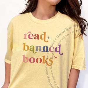 Lesen Sie verbotene Bücher Shirt, lesen Sie verbotene Bücher Komfort Farben Shirt, unterstützen Sie Ihre lokale Bibliothek verboten Buch Shirt Lese Shirt, Bibliothekar Shirt