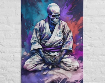 Puede incluir: Una ilustración digital de un esqueleto con un uniforme blanco de artes marciales con un cinturón morado, sentado en una postura meditativa. El fondo es un diseño abstracto colorido con salpicaduras de azul, morado, rojo y rosa.