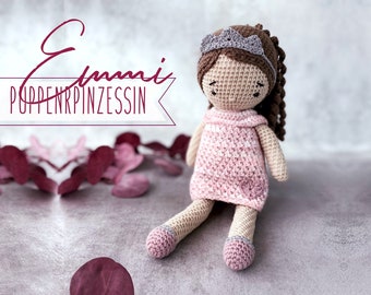 EWIGE FREUNDSCHAFT: Liebevoll gehäkelte Puppe "Prinzessin Emmi" mit Krone; Haarfarbe und Kleidung individualisierbar; ca. 30 cm groß