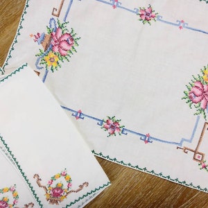 Set: Doily, centerpiece/4 napkins/placemats white handmade, roses, flower basket cross stitch embroidered