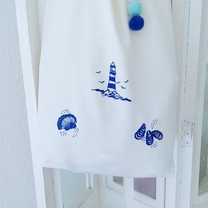 Handgestickt: Maritim,Tasche/ Beutel ,Handtasche ,Pompom Anhänger,cremeweiss