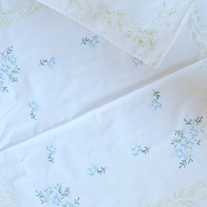 Stickerei Handarbeit,Frühling / Sommer bestickt ,Tischdecke / Mitteldecke weiß