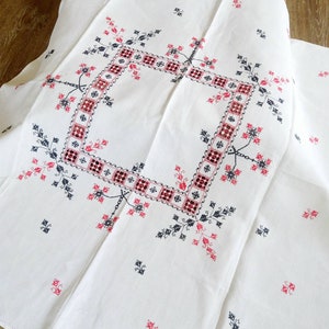 Linen embroidery, folklore, table runner/tablecloth, colorfully embroidered, handcrafted