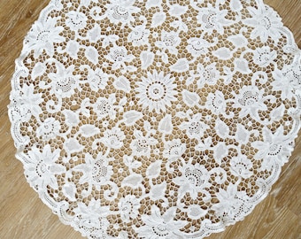 Antique Venetian lace, center blanket, bobbin lace, cotton, round, cream white