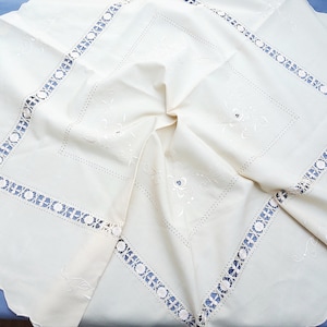 ANTIQUE:Silk handmade centerpiece tablecloth bobbin lace embroidered light beige