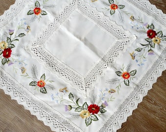 Vintage Handarbeit,Tischdecke/Mitteldecke, Mohnblumen,Kornblumen, Stickerei,beige