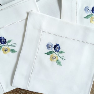 SET: Hand embroidery, napkins, flowers, pansies, place mats / doilies