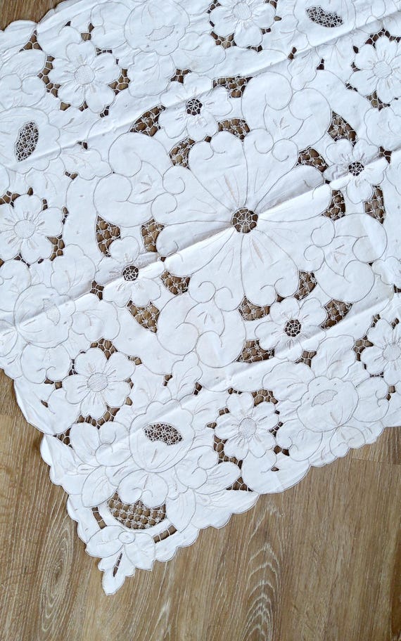 Vintage Madeira Spitze ,Mitteldecke, Blumen beige,bestickt,festlich