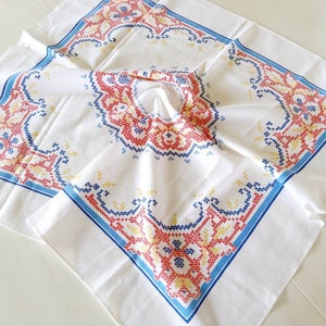 Tablecloth, centerpiece, kitchen cloth, colorful cross-stitch look