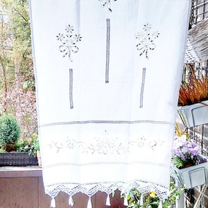 Curtain/drape, lace pattern, white bobbin lace border