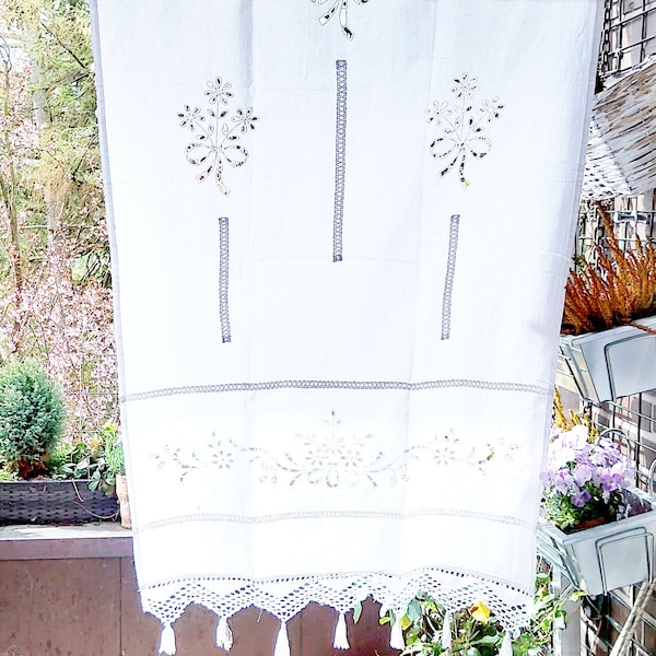 NEU :Gardine/Vorhang, Lochmuster, geklöppelte Bordüre weiß