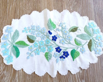 Kalocsa handicraft, doily, tablecloth/runner, blue, green white, embroidered, oval