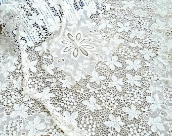 Antique Venetian lace, precious, tablecloth, bobbin lace, cotton, cream white