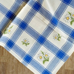 feine Kreuzstiche Blumen, bestickt ,Handarbeit, Tischdecke,Mitteldecke,weiss, blau